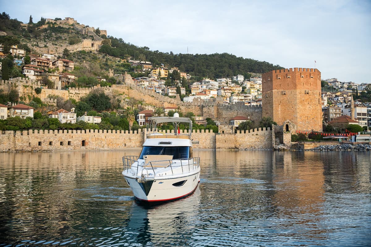 Alanya'da 17 metre Motoryat - 3
