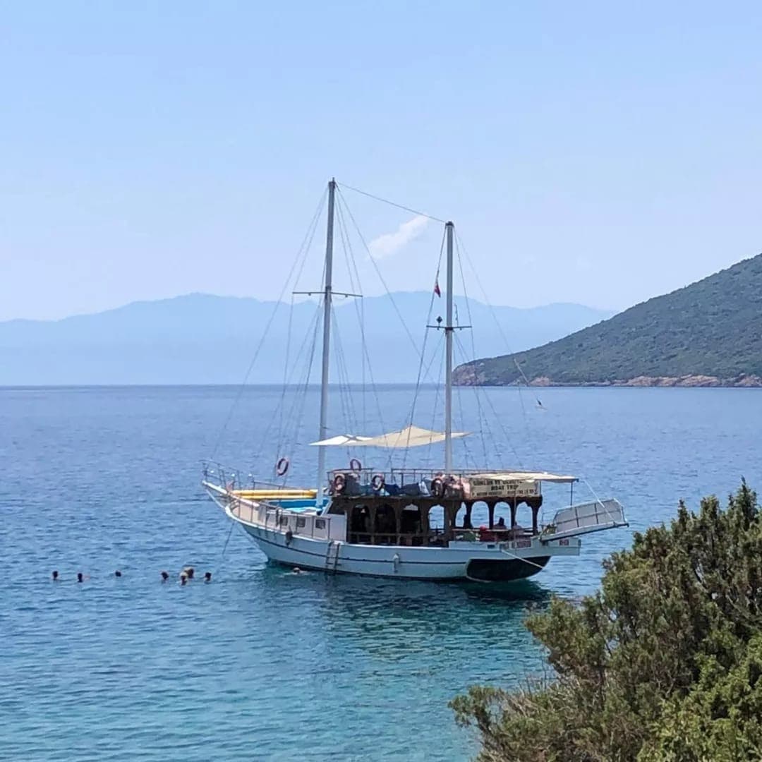 Bodrum'da 46 Kişi Kapasiteli Gezi Teknesi - 1