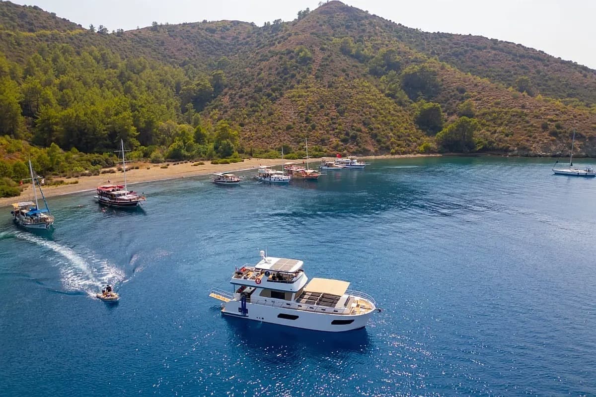 Göcek'de 3 Kabin Trawler - 4
