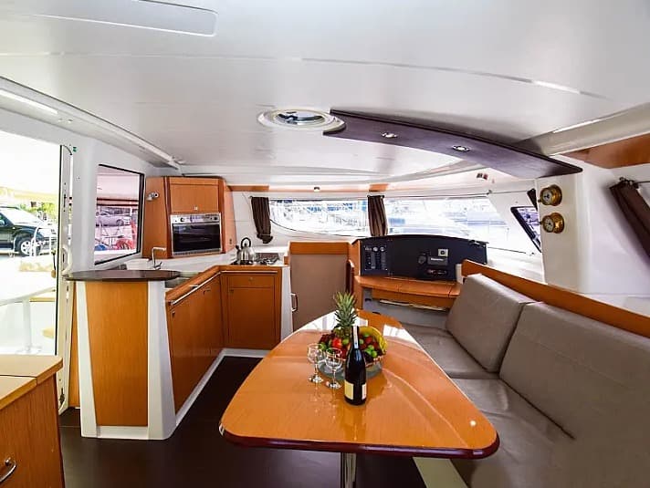 Marmaris Adaköy Marina'da 12 Metre Katamaran - 4