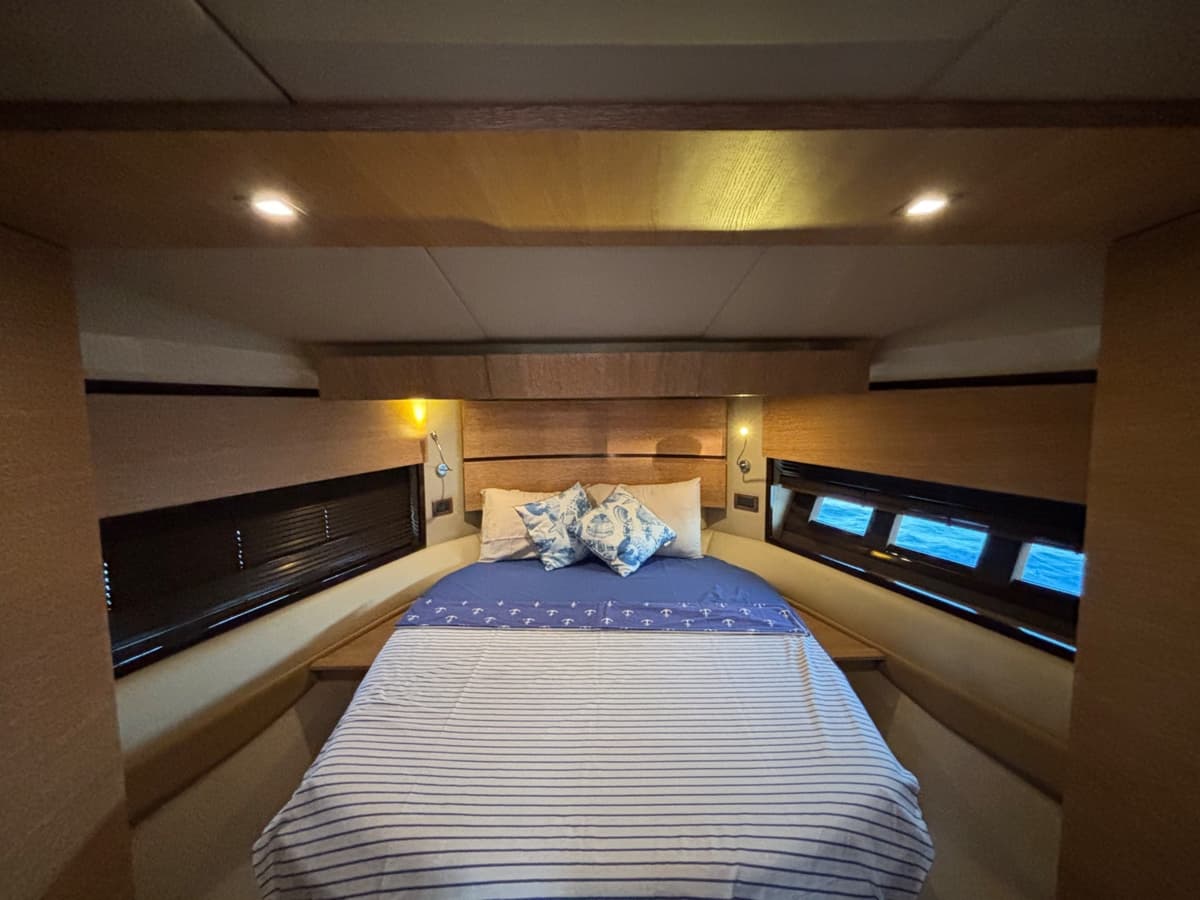 Göcek'te 3 Kabinli Azimut Motoryat - 5