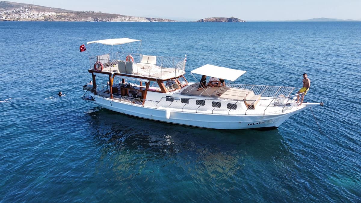 İzmir Eski Foça Gezi Teknesi - 1