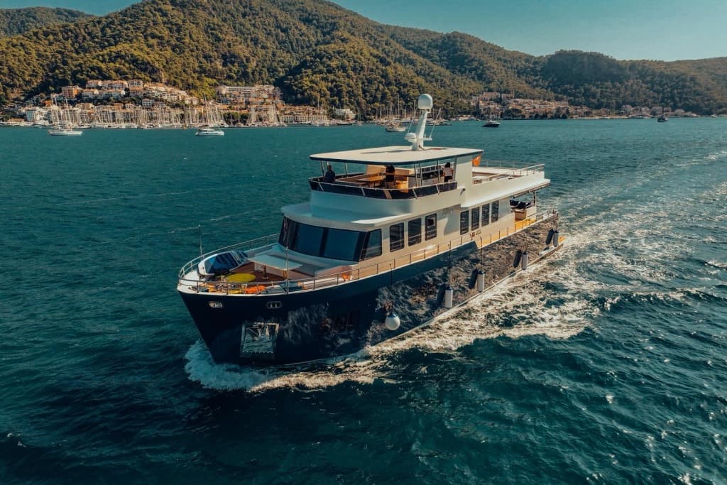 Göcek Çıkışlı 26 Metre Lüks Trawler - 1
