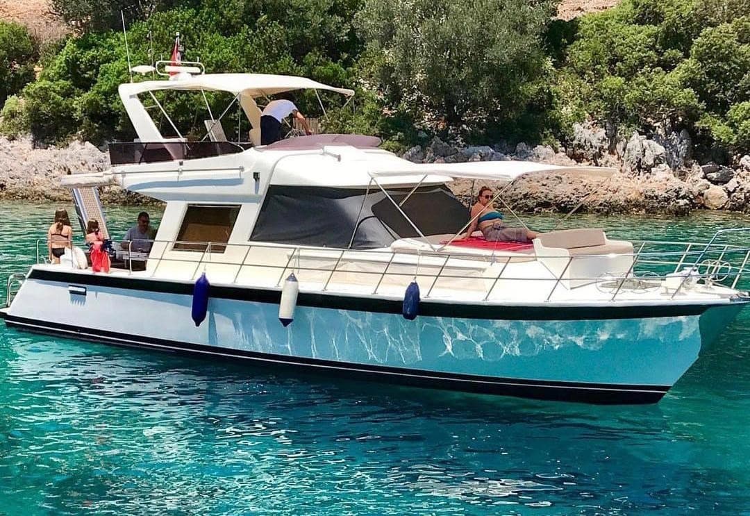 Göcek'te 14 metre Motoryat - 2