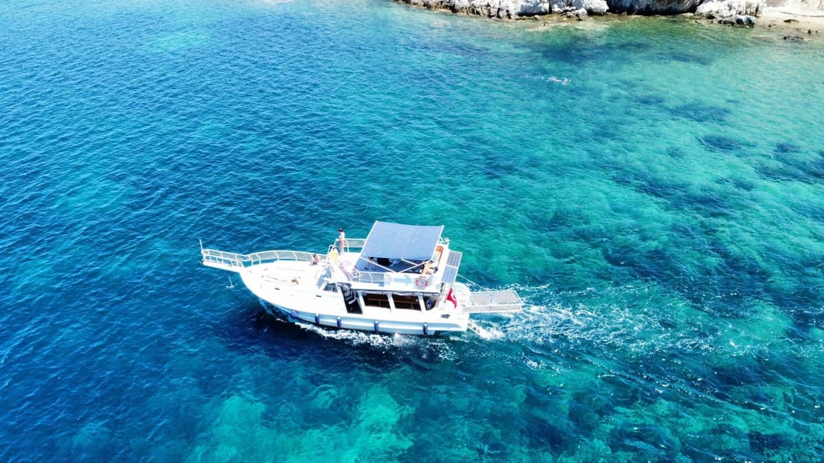 Ayvalık'da 12 Kişiye Kadar Gezi Teknesi - 1