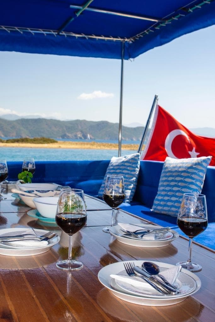 Göcek'te Mavi Tur Teknesi - 5