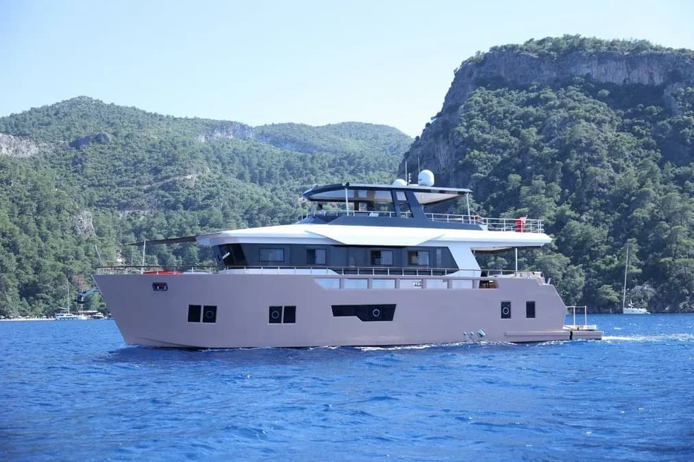 Fethiye ve Göcek'de 4 Kabinli 2024 Yapımı Trawler - 1