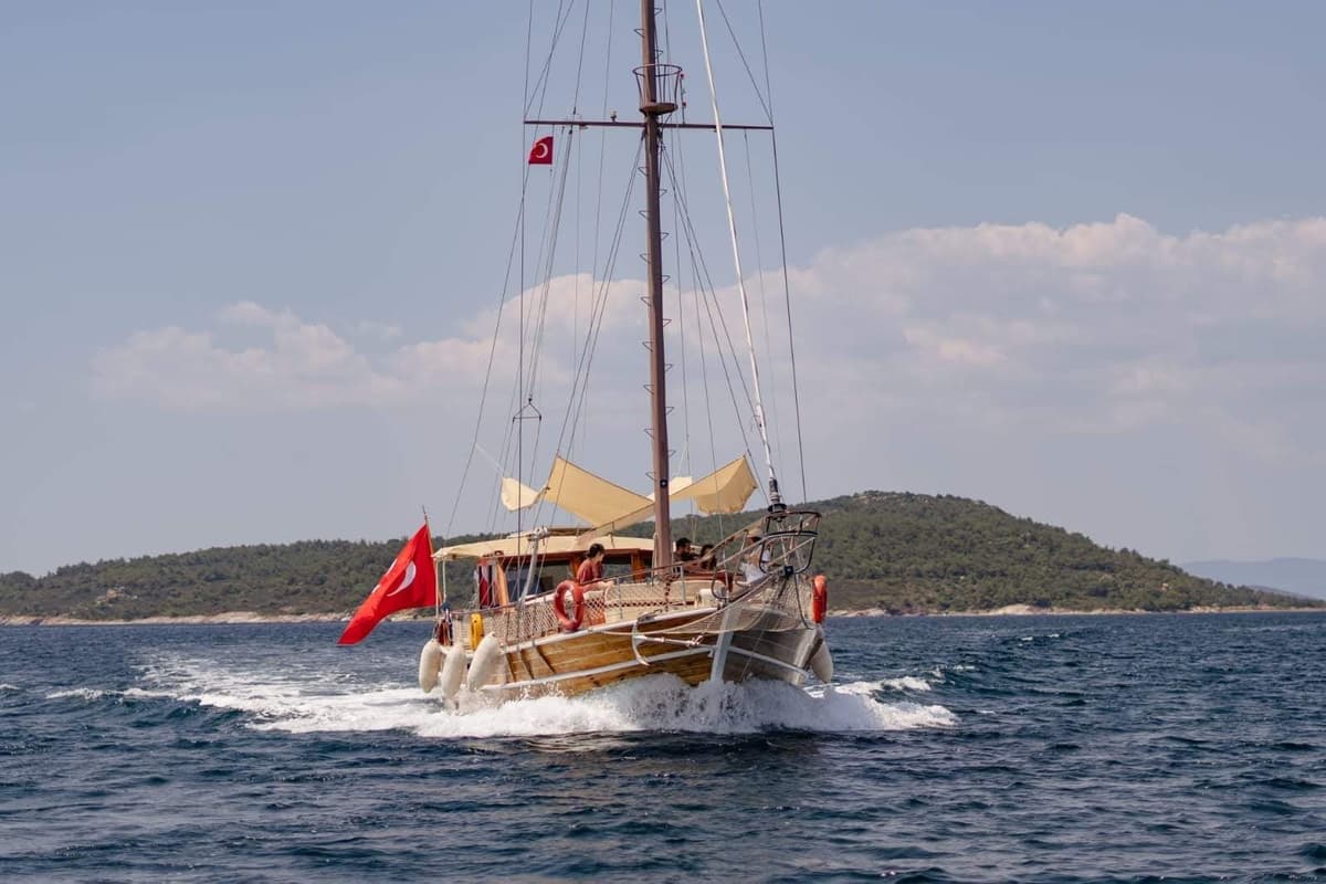 Cunda'da 15 metre Gulet - 1