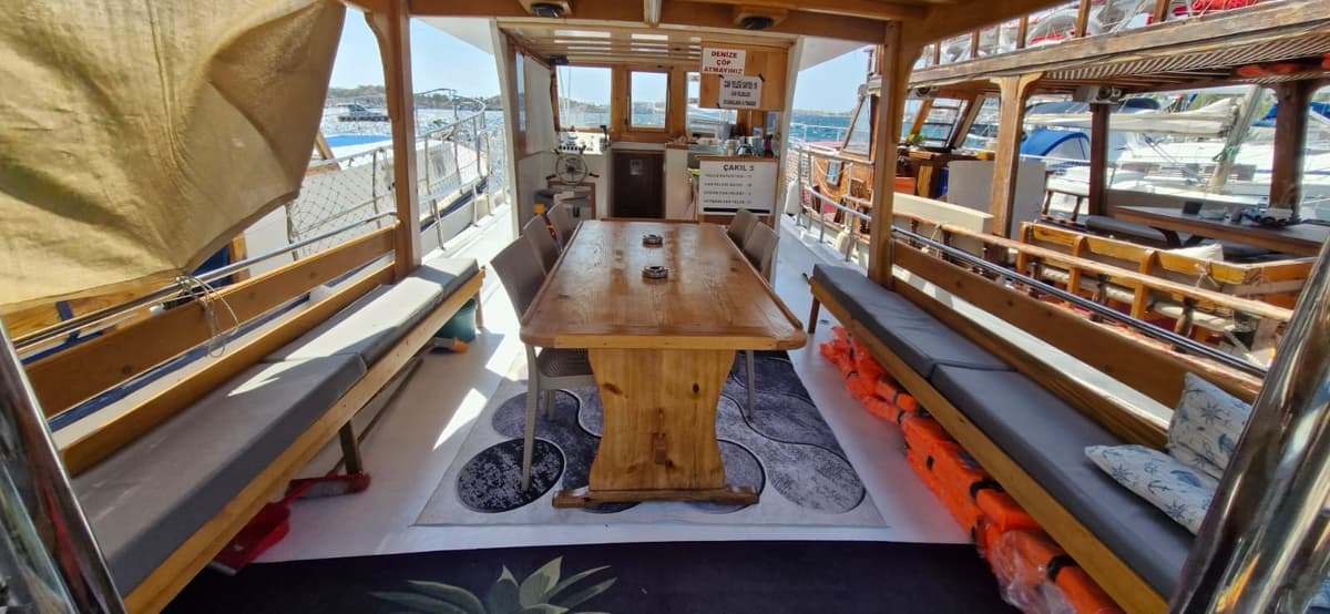 Eski Foça'da Günübirlik Tur Teknesi - 5