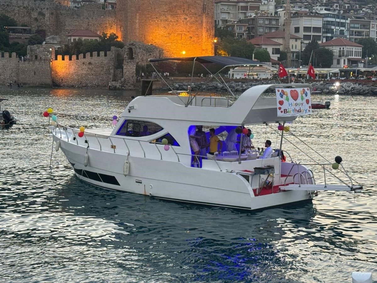 Alanya'da 13 metre Motoryat - 3