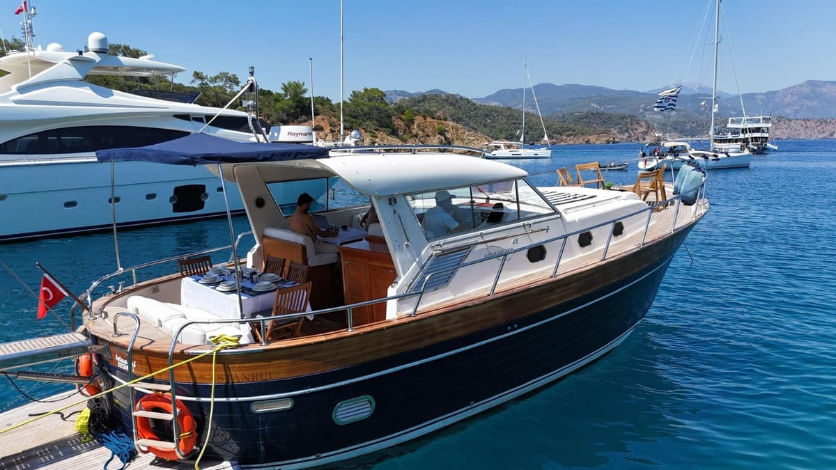 Karacasöğüt'te 8 Kişi Kapasiteli Gulet - 1