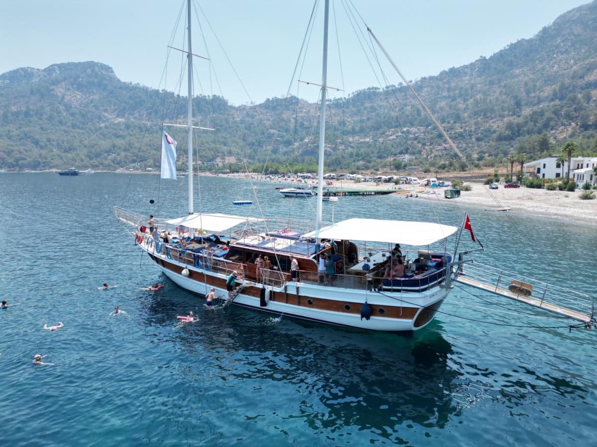 Marmaris'te 35 Kişilik Günübirlik Tur Teknesi - 4