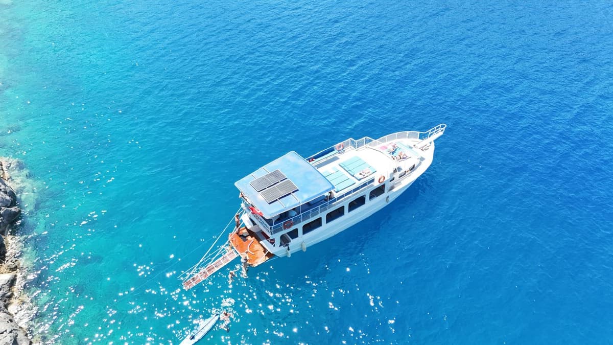 Fethiye'de 48 Kişilik Davet Teknesi Günübirlik Tur - 2