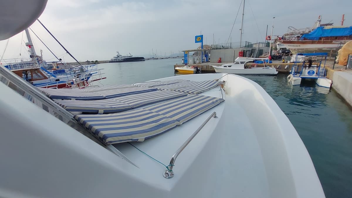 Kuşadası'nda 12 Metre Motoryat - 3