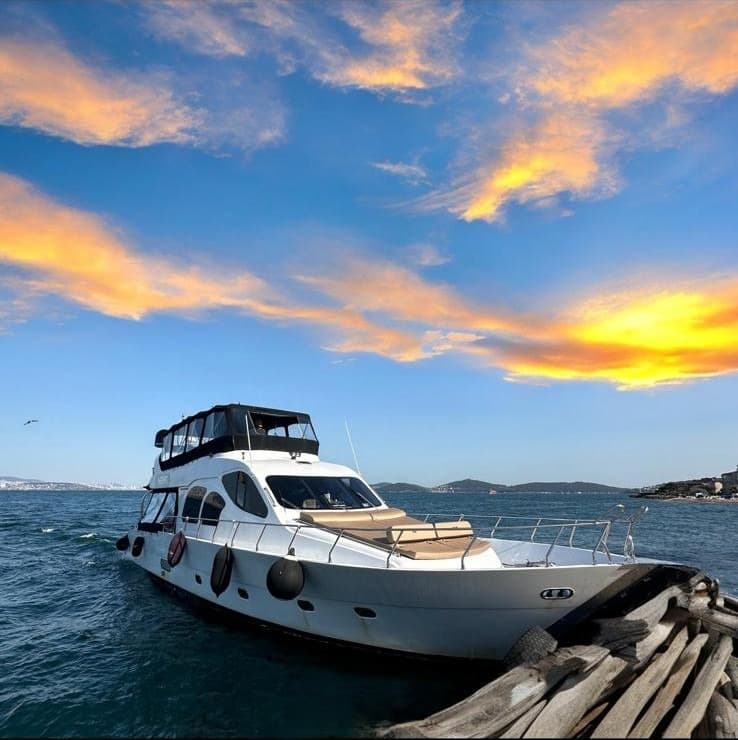 Bebek'de 12 Kişi Kapasiteli Motoryat - 1