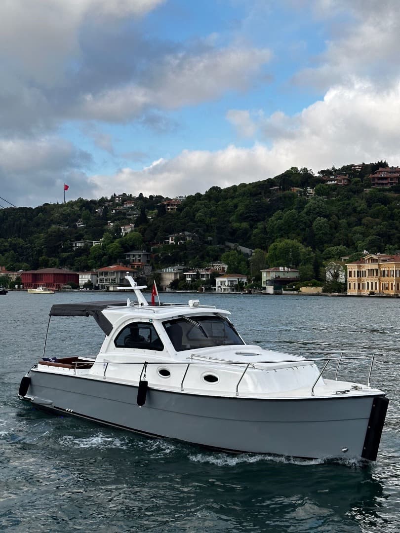 Beykoz çıkışlı 8 kişilik konforlu Motoryat - 1