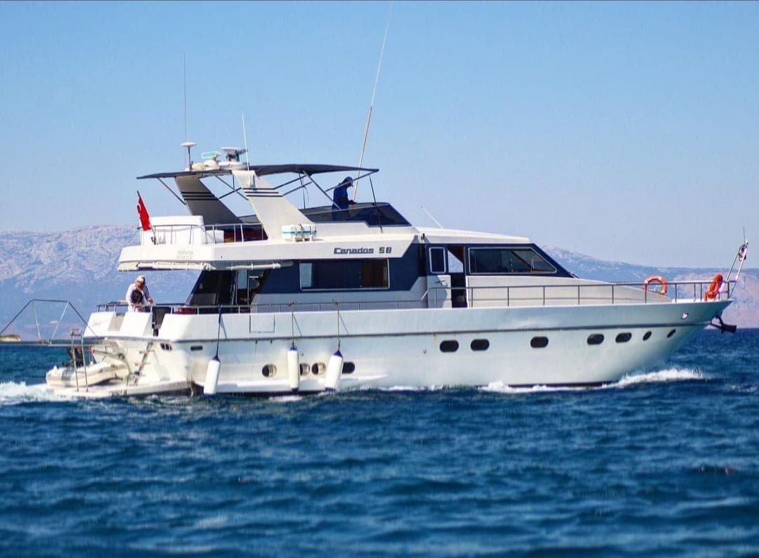 Çeşme'de 21 metre Motoryat - 5