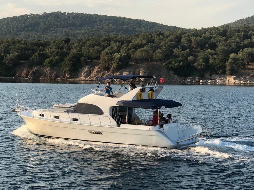 Ayvalık'da 13 Metre Motoryat - 1