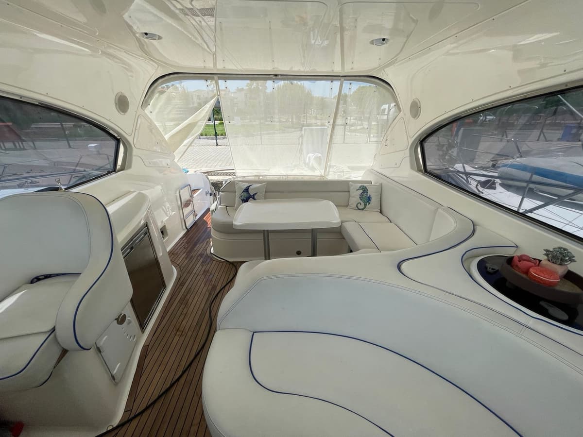 Çeşme Kiralık Lüks Motoryat – Mavi Suların Tadını Çıkarın - 3