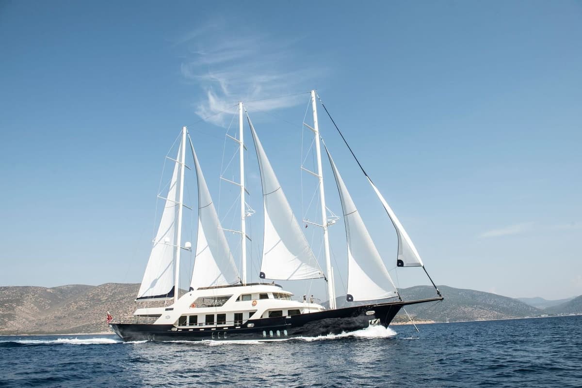 Lüks Charter Deneyimi: 50 Metrelik Motor Sailor - 1