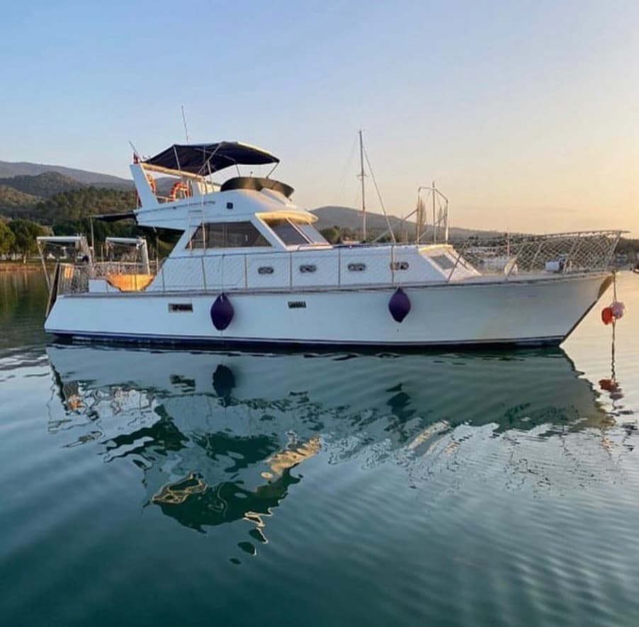 İzmir Dikili Limanı'nda 10 Kişilik Motoryat - 1