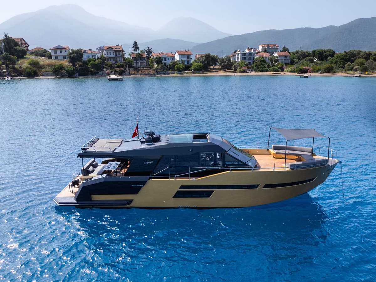 Göcek'te 18 Metre Motoryat - 1