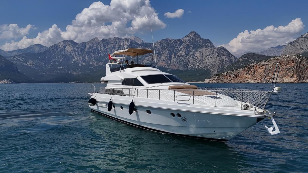 Antalya'da 12 kişilik Motor yat - 1