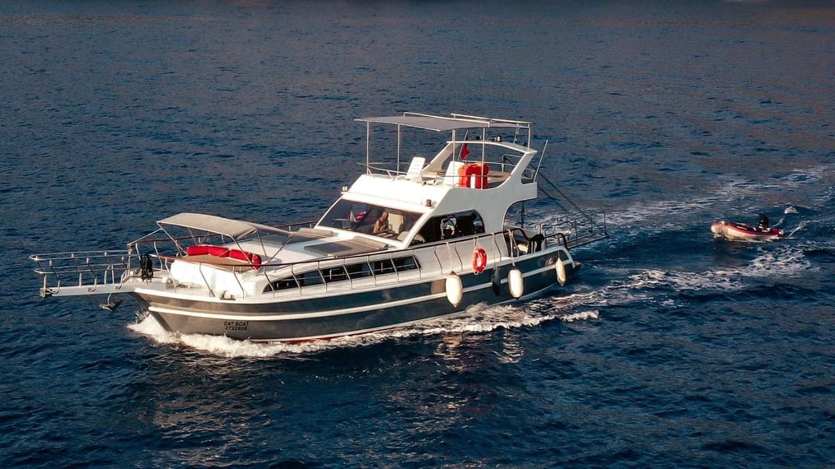 Göcek'te Geniş Konforlu Tekne Tatili - 3