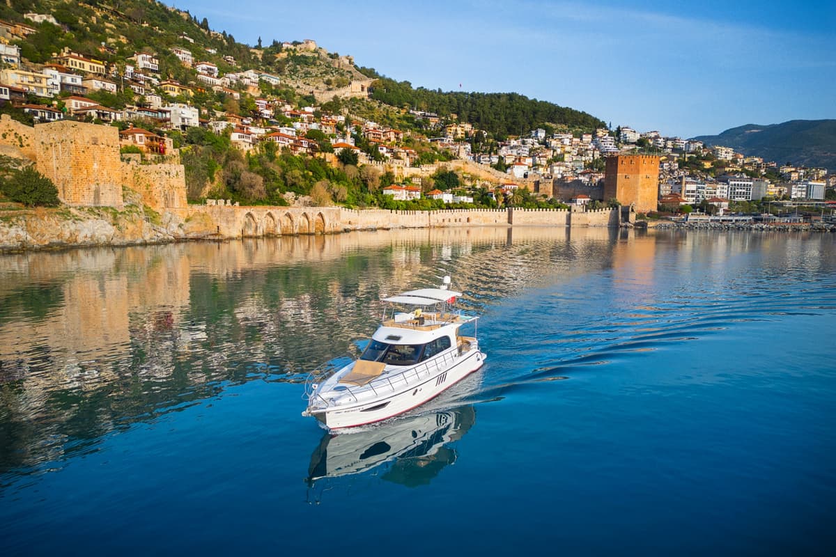 Alanya'da 17 metre Motoryat - 4