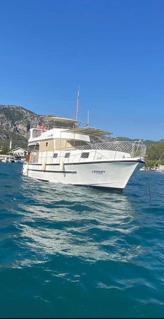 Göcek’te 4 Kişi Kapasiteli Konaklamalı Tekne - 1