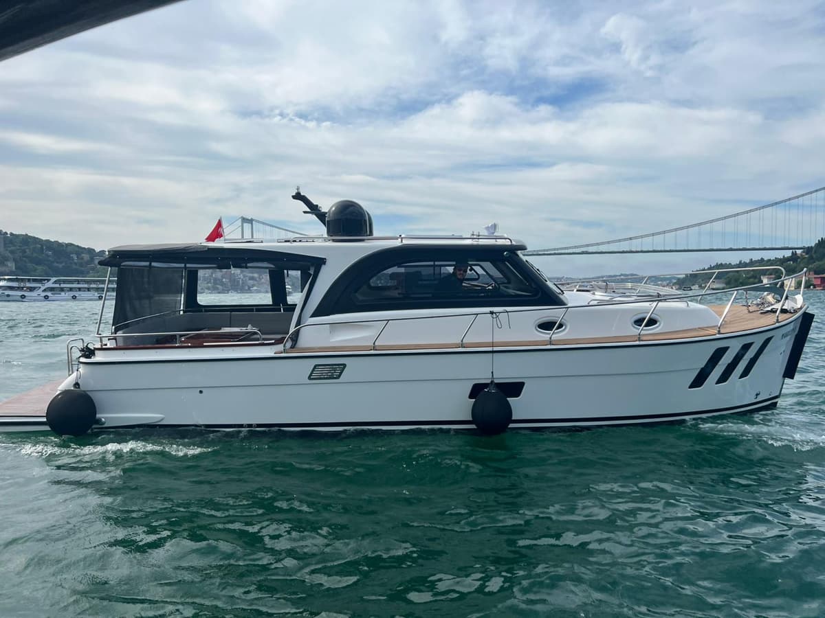 İstanbul Boğazı'nda Keyifli Bir Yat Kiralama  - 2