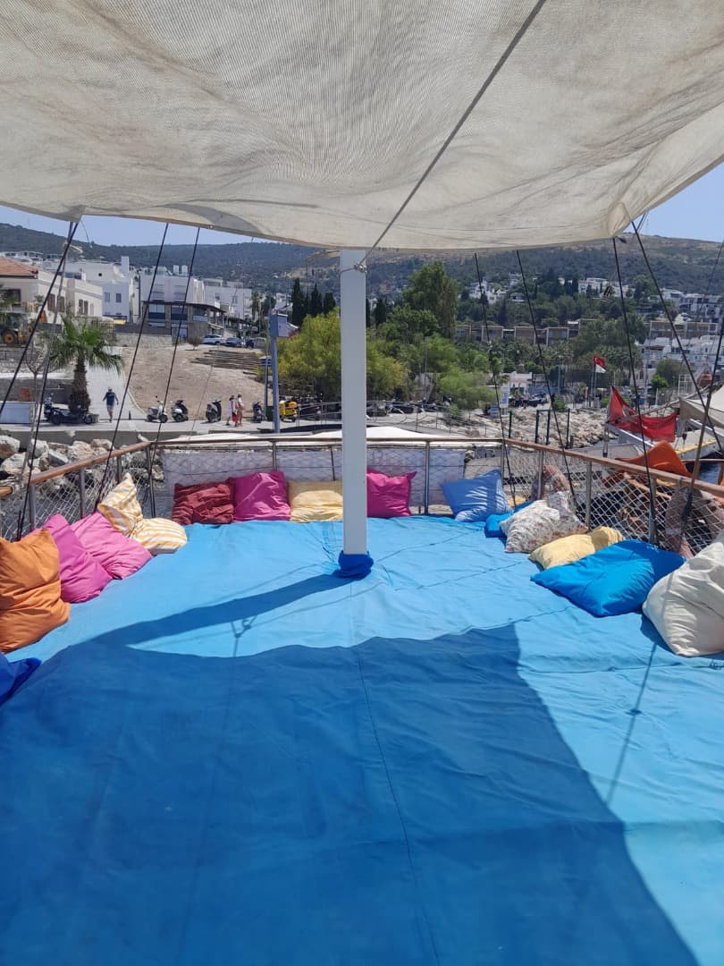 Bodrum'da 46 Kişi Kapasiteli Gezi Teknesi - 4