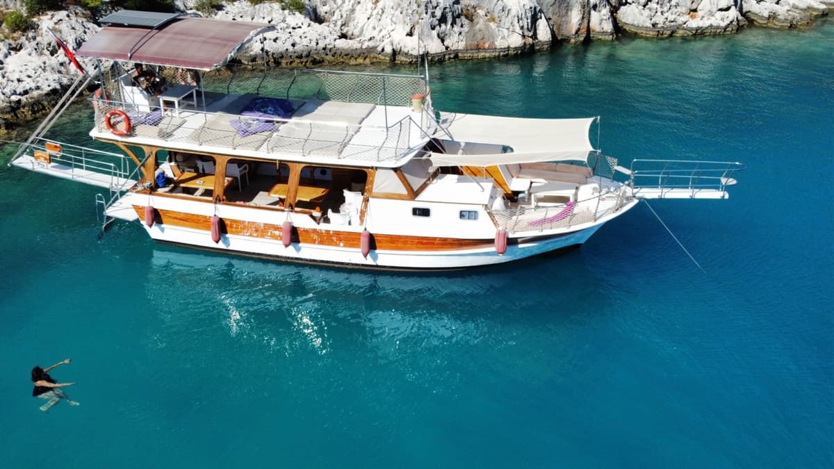 Kekova’da Özel Tekne Kiralama - 3