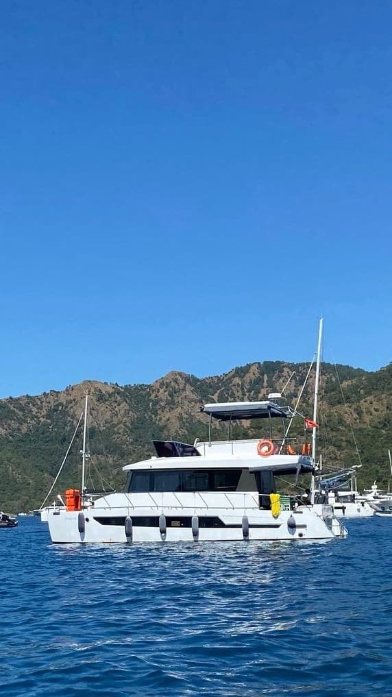 Göcek'te Kadın Kaptanlı ve Mürettebatlı Katamaran - 1