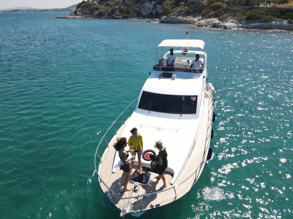 Çeşme'de 14 Metre Motoryat - 1