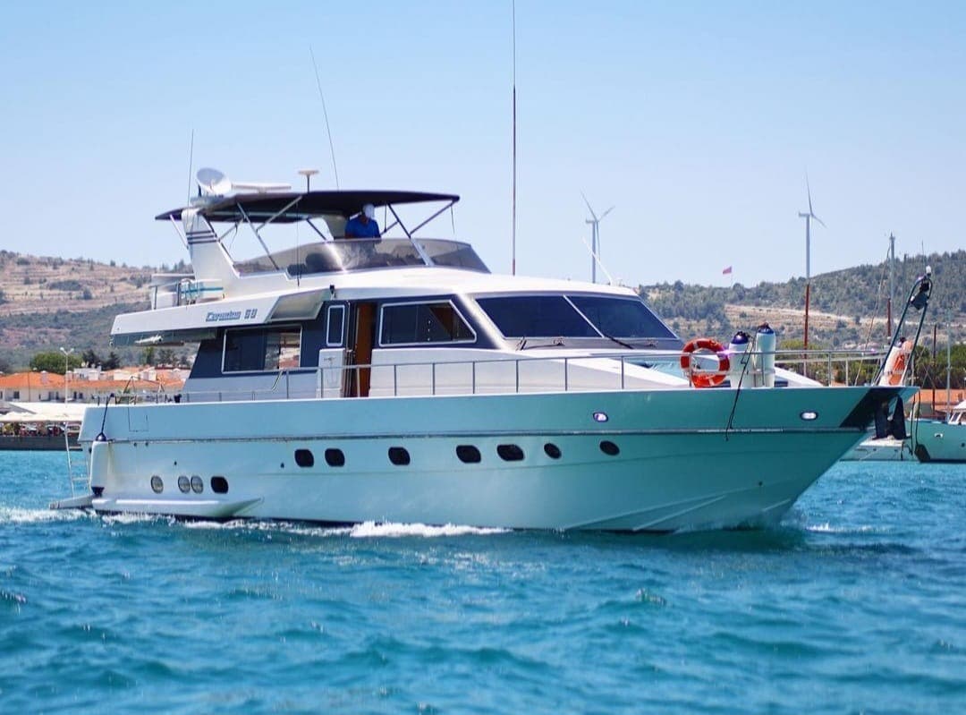 Çeşme'de 21 metre Motoryat - 1