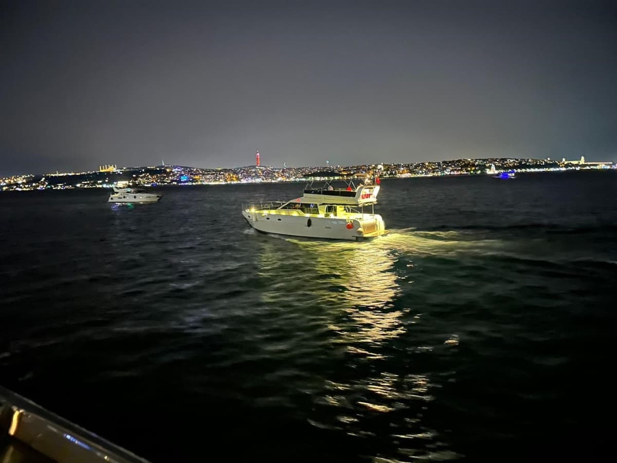 Haliç'de 12 Kişi Kapasiteli Motoryat - 5