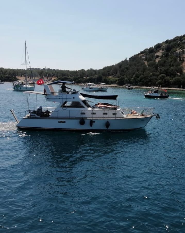 İzmir Dikili Limanı'nda 10 Kişilik Motoryat - 2