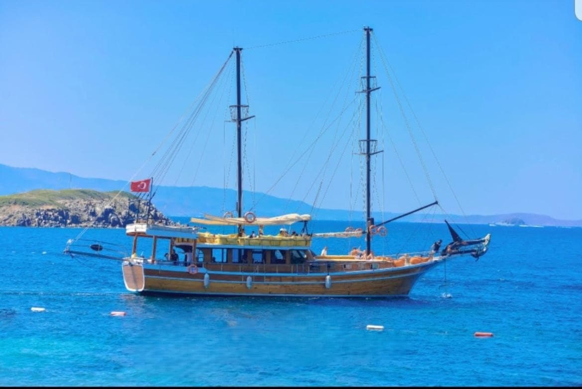 Bodrum'da 80 Kişi Kapasiteli Gezi Teknesi - 2