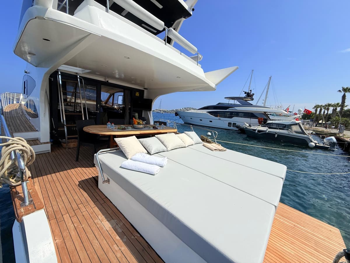 Bodrum Yalıkavak Çıkışlı 2 Kabinli Lüks Motoryat - 2