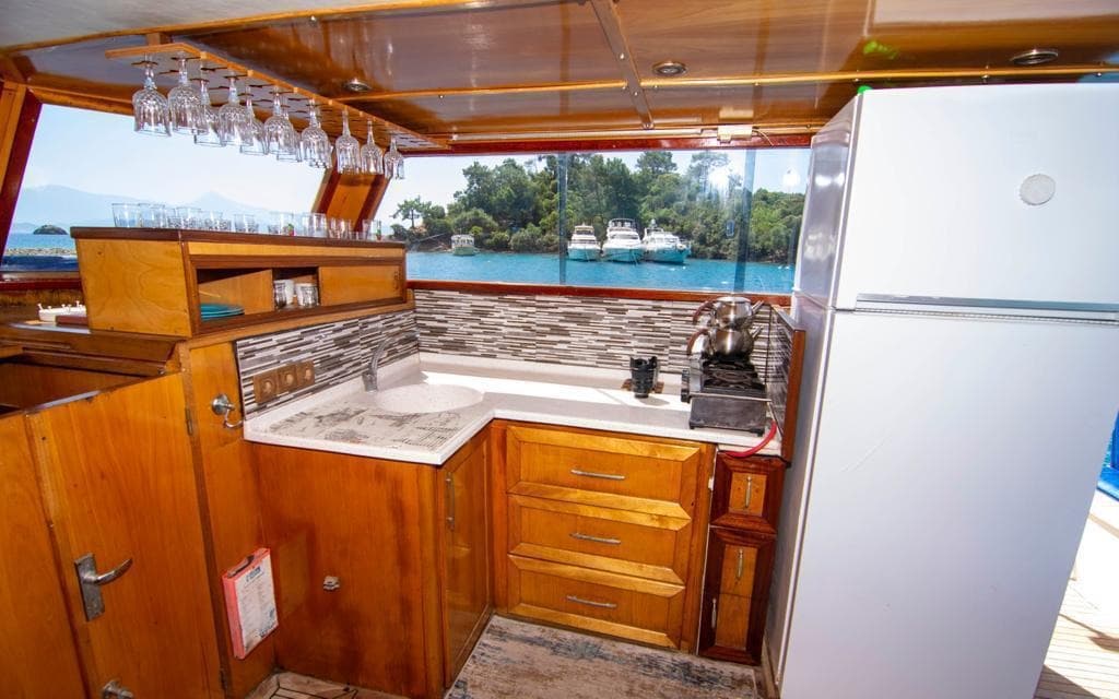 Göcek'te Mavi Tur Teknesi - 5