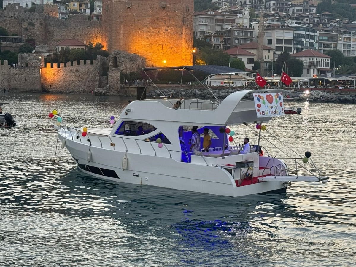 Alanya'da 13 metre Motoryat - 5