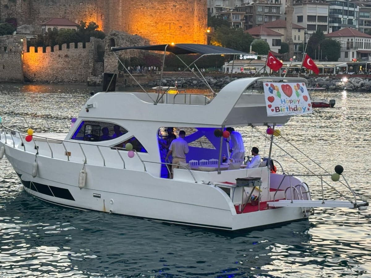 Alanya'da 13 metre Motoryat - 4