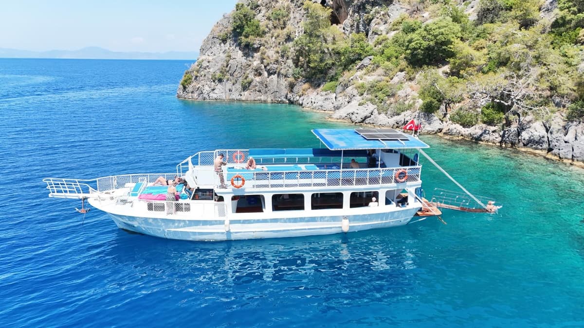Fethiye'de 48 Kişilik Davet Teknesi Günübirlik Tur - 1
