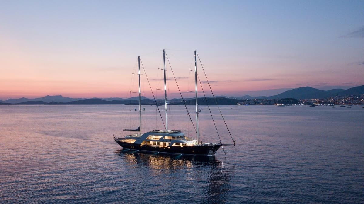 Lüks Charter Deneyimi: 50 Metrelik Motor Sailor - 2
