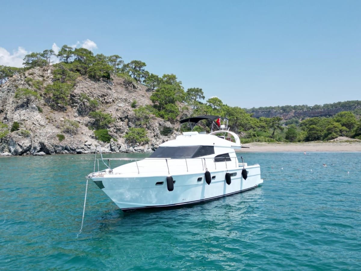 Kemer Liman'da 10 Kişi Kapasiteli Motoryat - 1