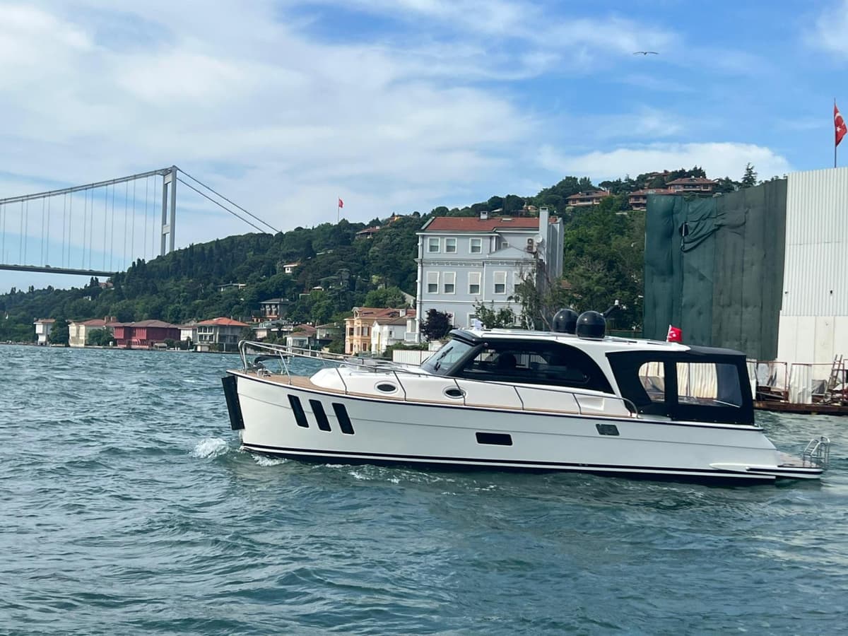 İstanbul Boğazı'nda Keyifli Bir Yat Kiralama  - 1