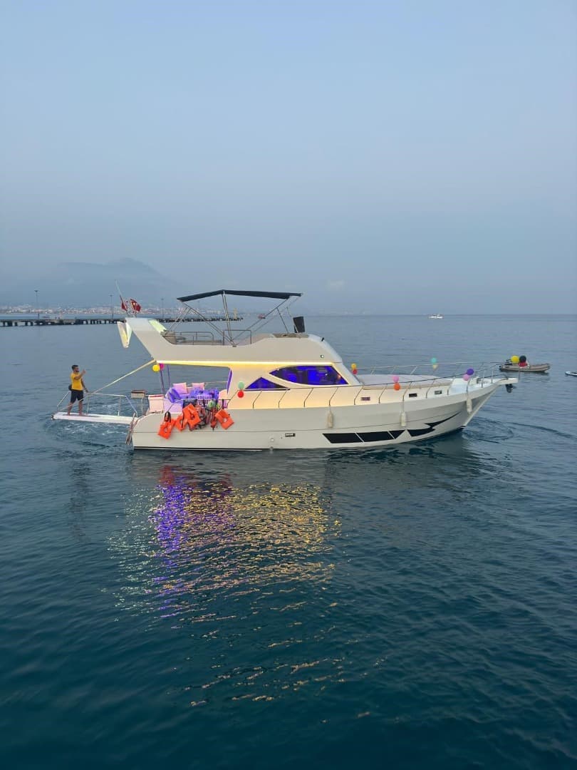 Alanya'da 13 metre Motoryat - 2