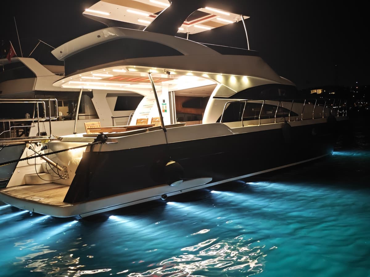 İstanbulda 12 Kisi Kapasiteli Lüx Motoryat - 5