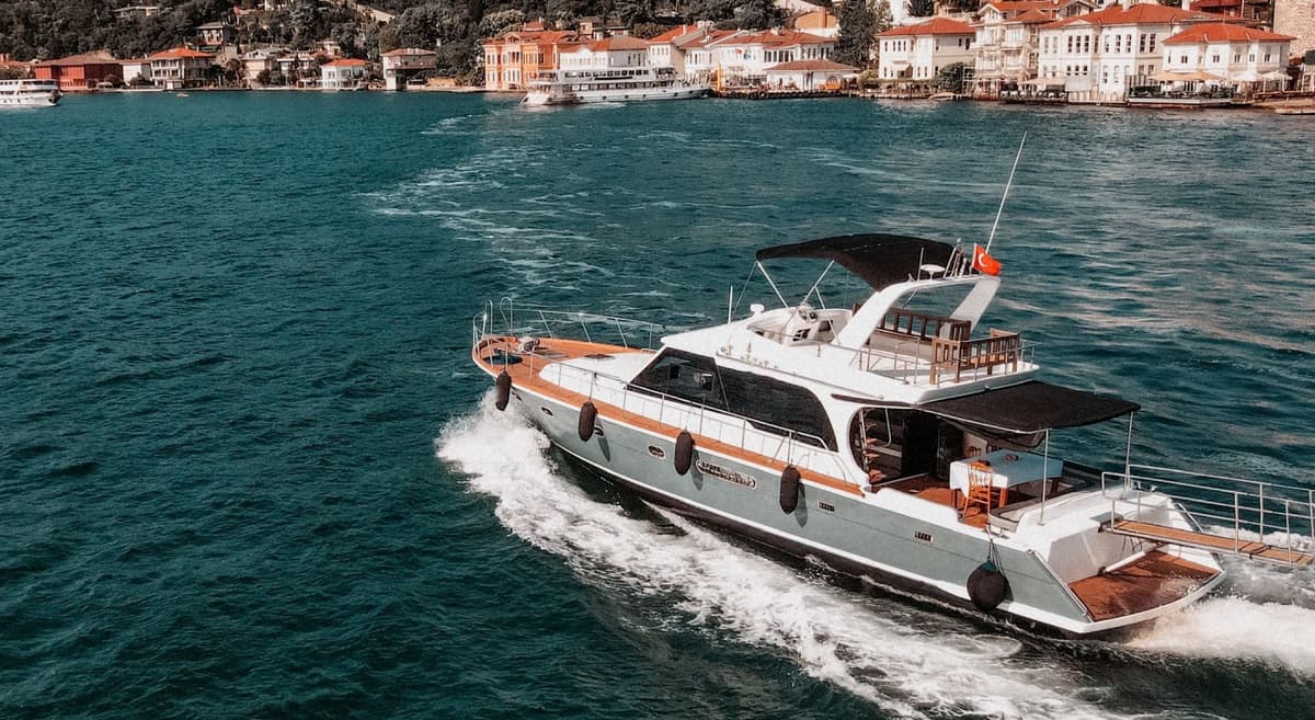 Bebek'de 16 Metre Motoryat - 1